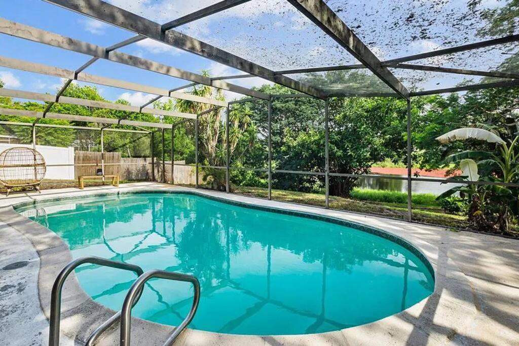 Cozy Lakefront Home W/ Pool -7 Mins From Legoland Winter Haven Bagian luar foto